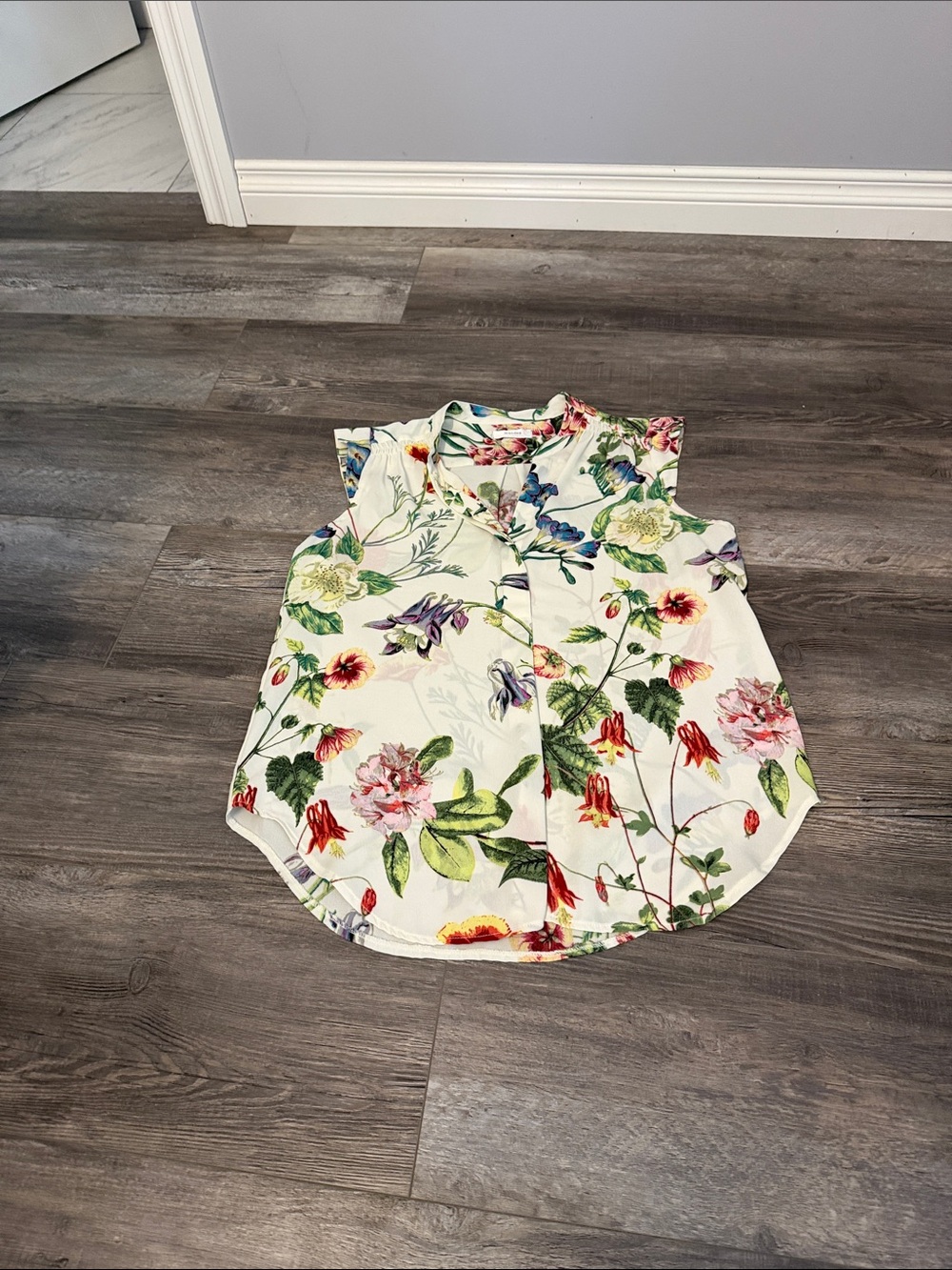 Mandee Floral Sleeveless Button-Front Top - White Background